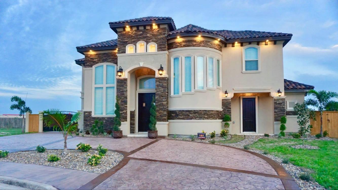 Camelot Design & Construction,78539