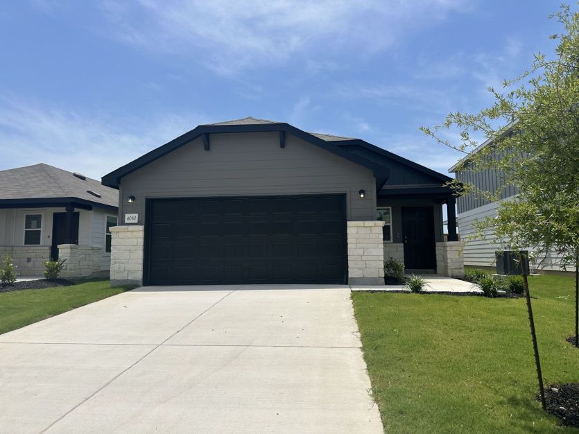 Exterior:Beeville - Exterior HC202