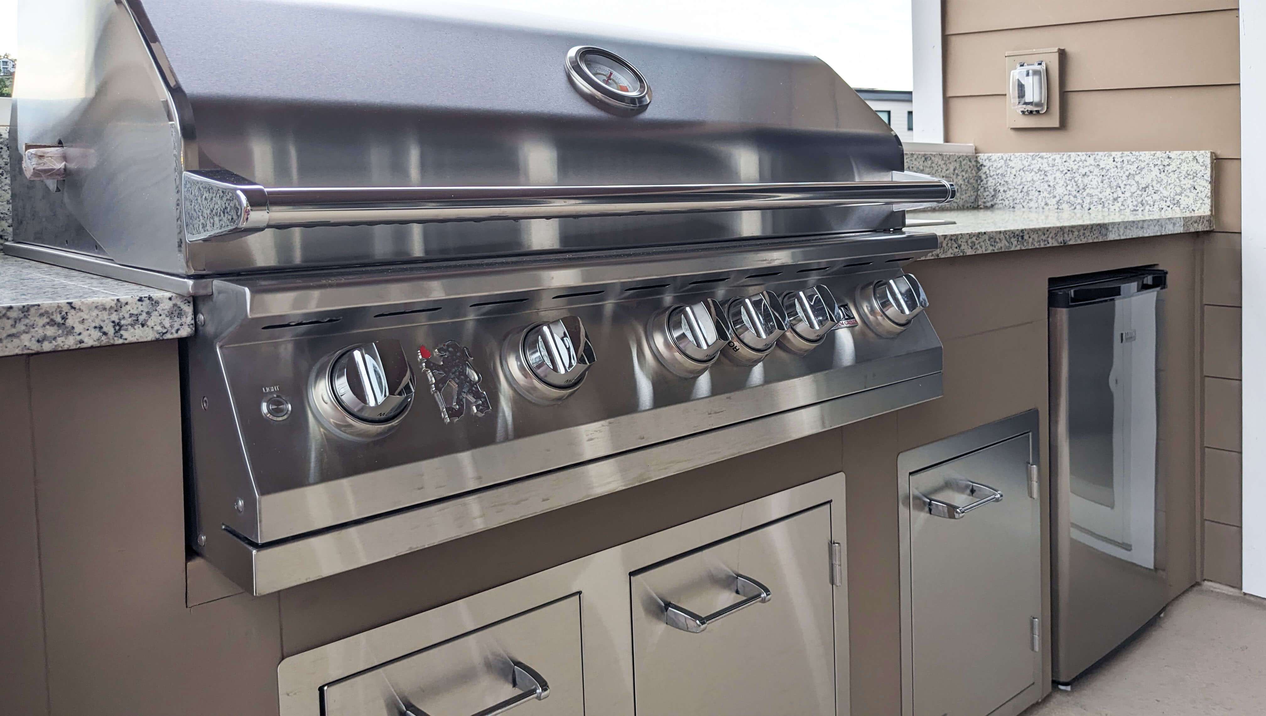 Outdoor BBQ with sink & mini fridge on covered loggia