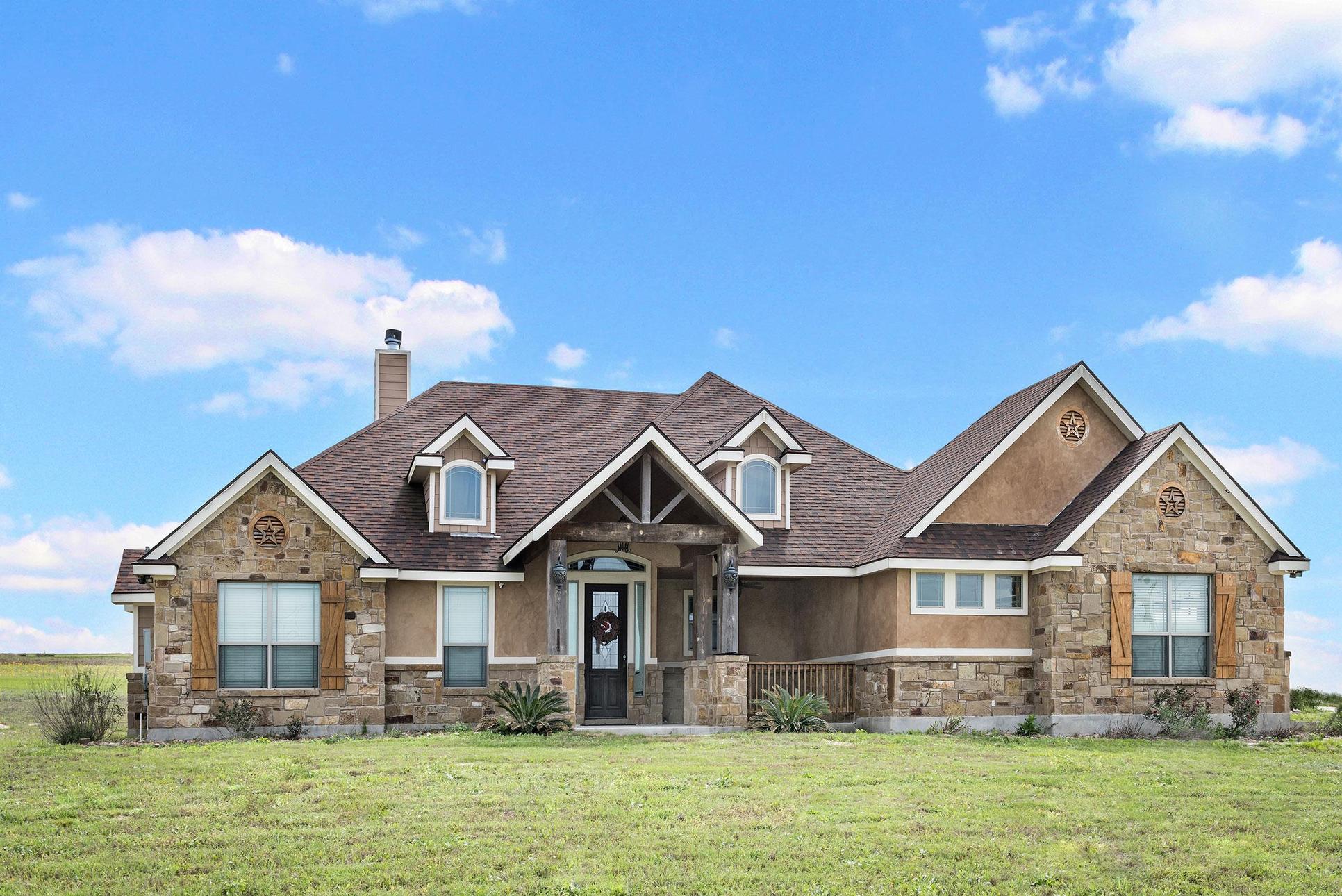 Chris Matthews Custom Homes,78121