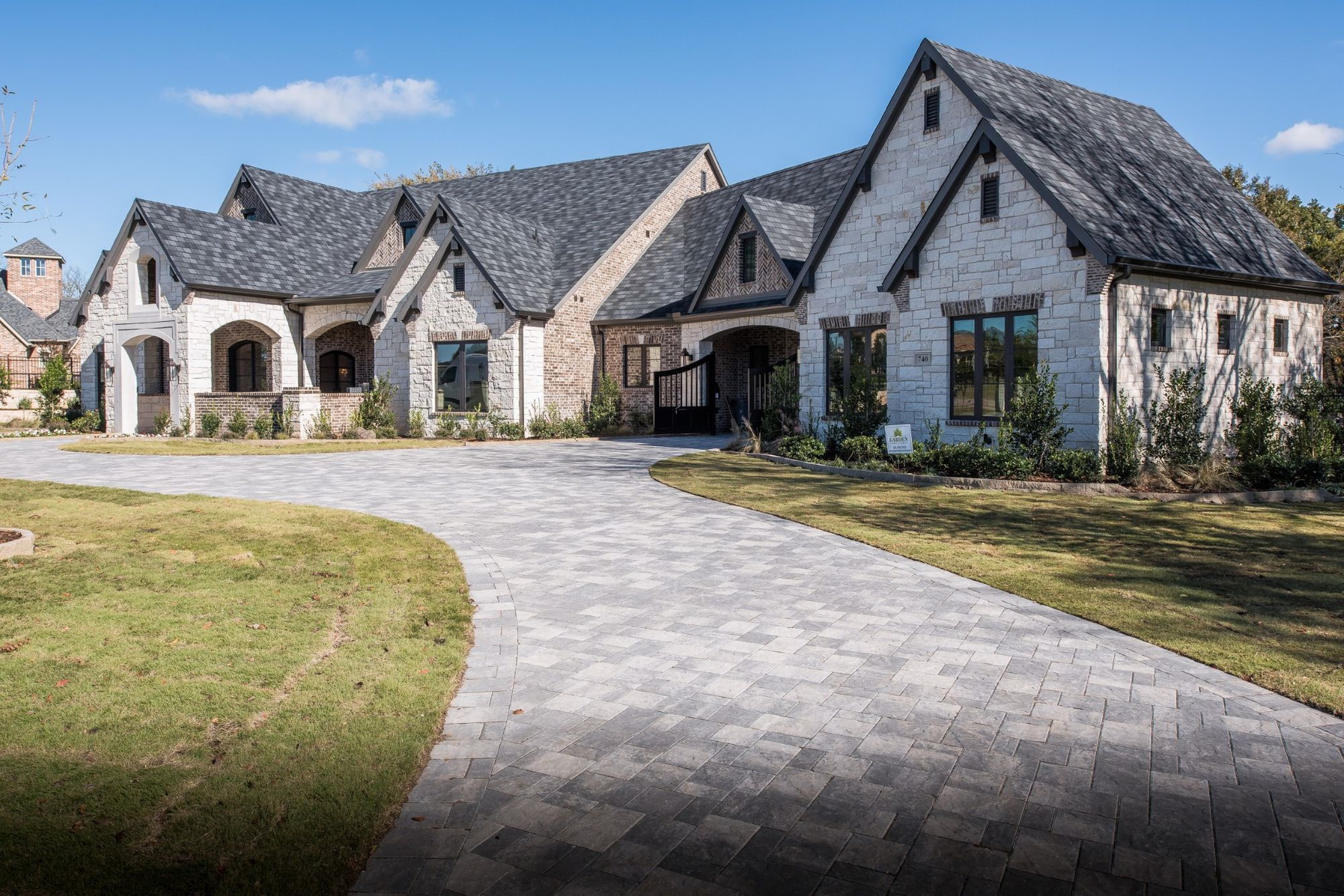 Cleve Adamson Custom Homes,75002