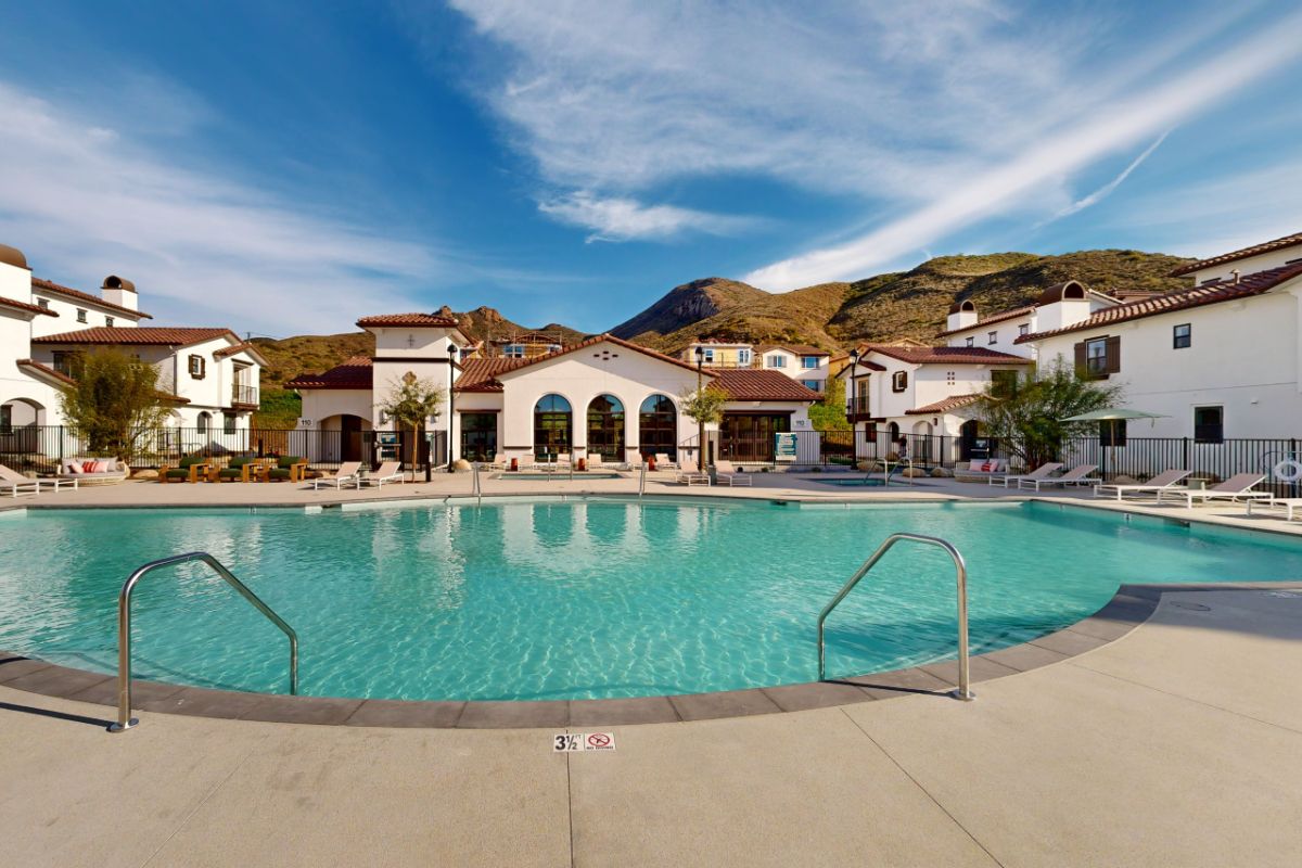 Resort-Style Pool and Cabanas:Anacapa Canyon
