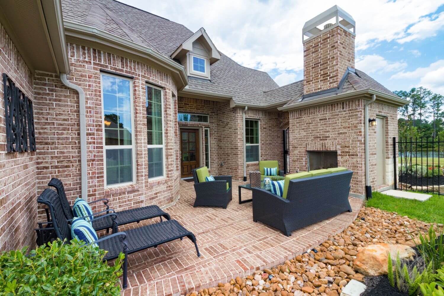 Courtyard - The Addison (5863 Plan)