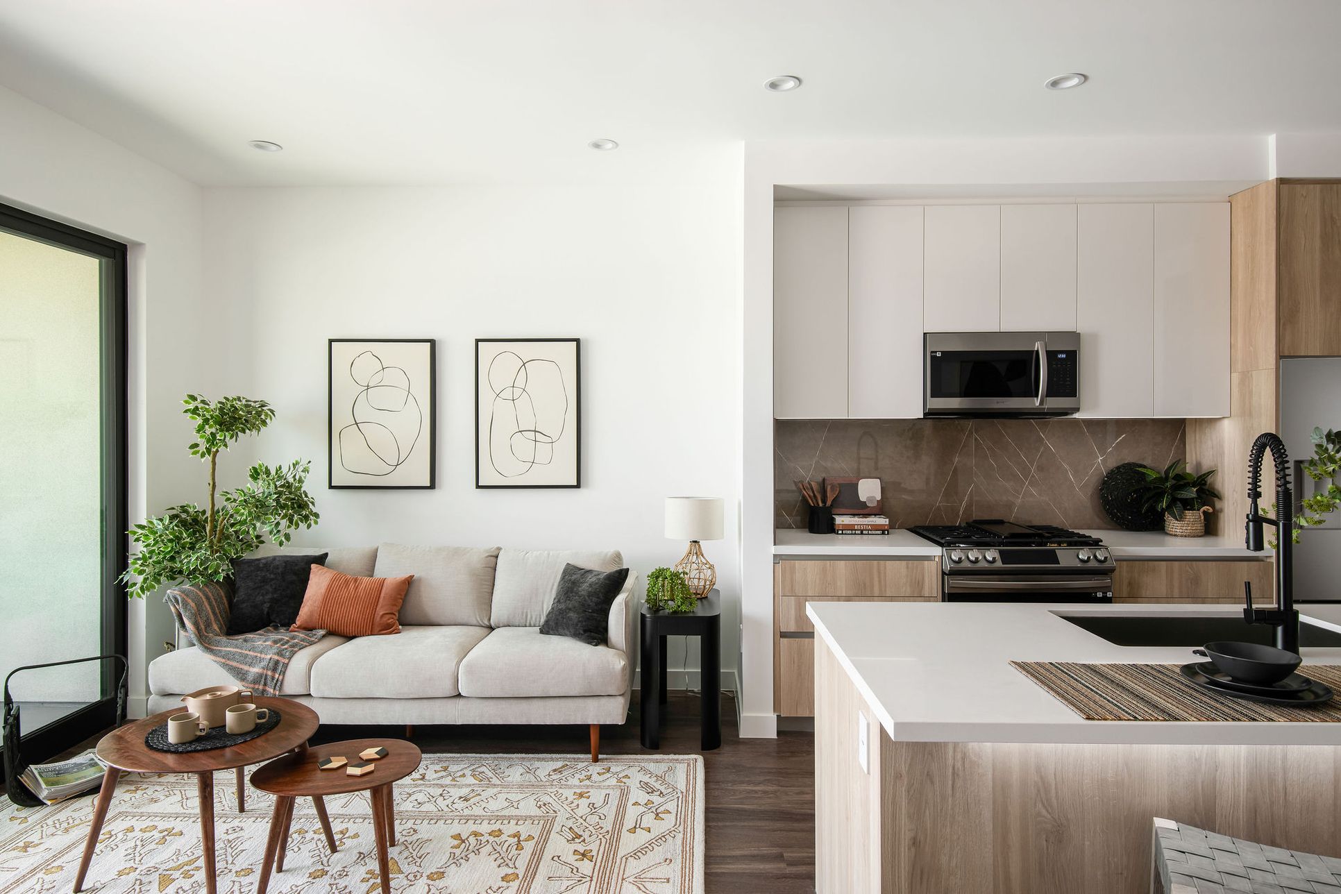 Hiro House:Kitchen - Living Area