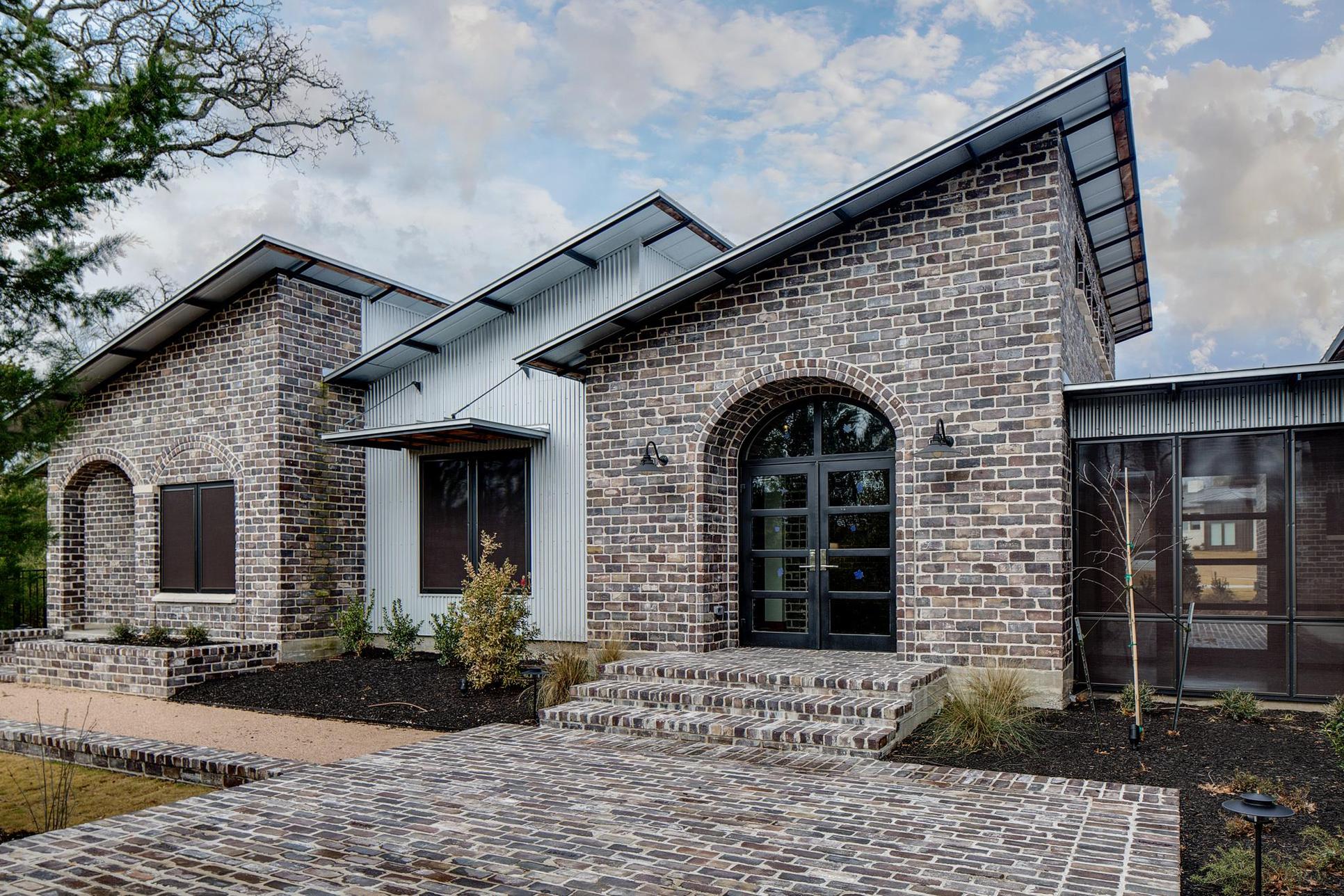 Crowley Custom Homes,77840