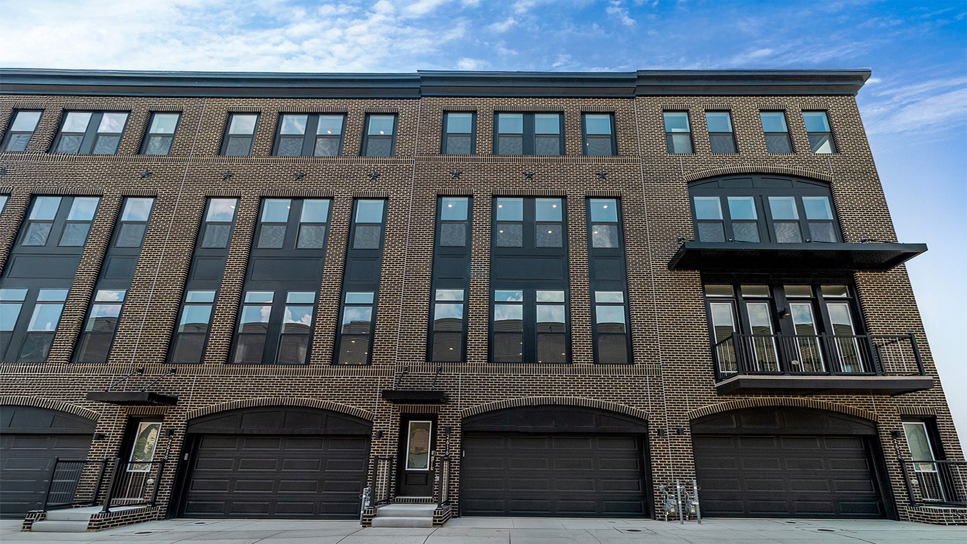 Waterford Townhome Exterior:Waterford Townhome Exterior at Locke Landing