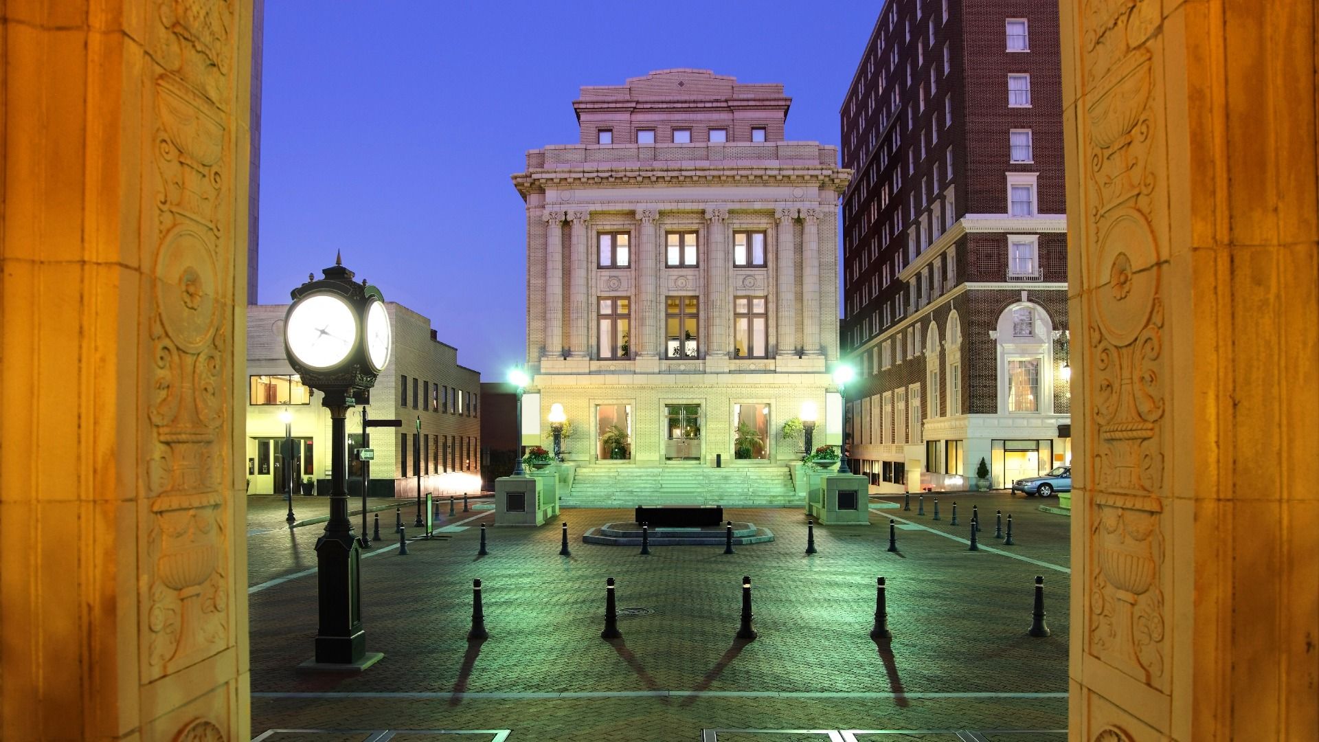 City Scene at Night.jpg