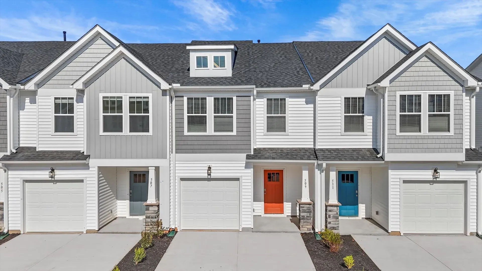 Highly skilled design meets functional luxury in this leading Hickory Heights townhome:Desirable location and established charm in this superior two-story townhome community near Downtown Greenville