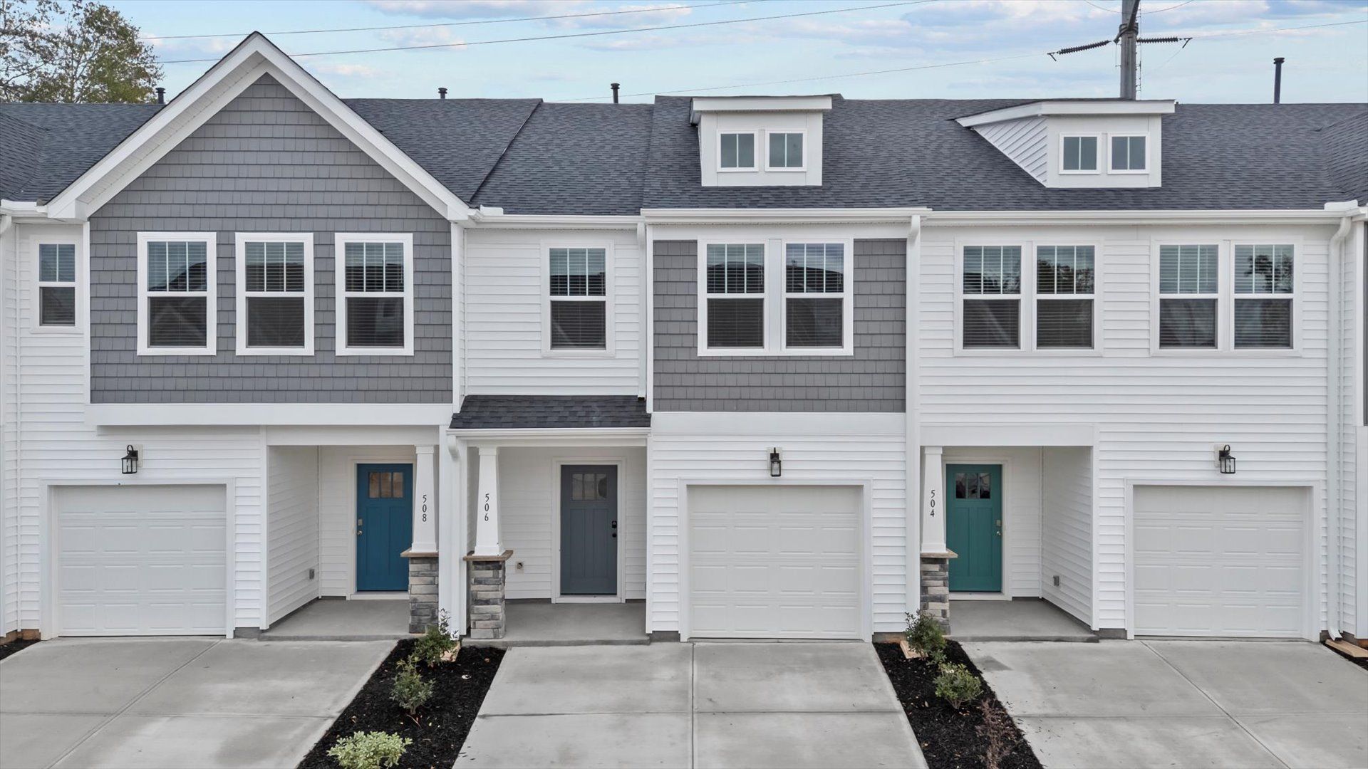 Highly skilled design meets functional luxury in this leading Hickory Heights townhome:Superior craftsmanship throughout this established townhome community near vibrant Downtown Greenville