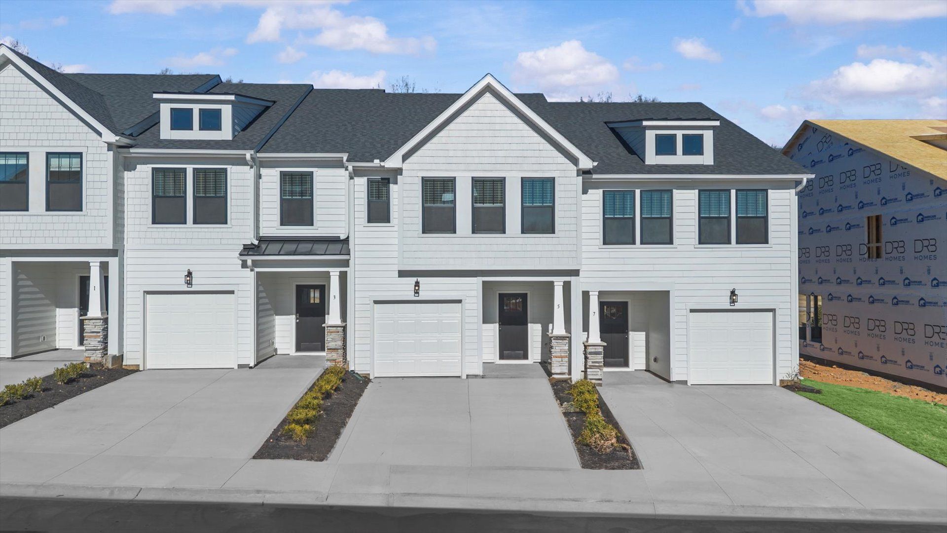 Highly skilled design meets functional luxury in this leading Gresham Station townhome:Elegant finishes and modern features in this proven DRB Homes design located in Simpsonville, SC