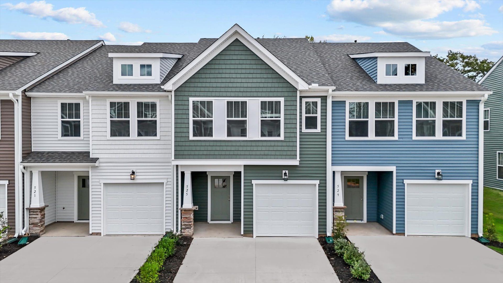 Eye-catching exterior and tasteful interior upgrades in a prime location:Exclusive townhome in Ransdell Pointe with elegant design and high standards located in Spartanburg, SC