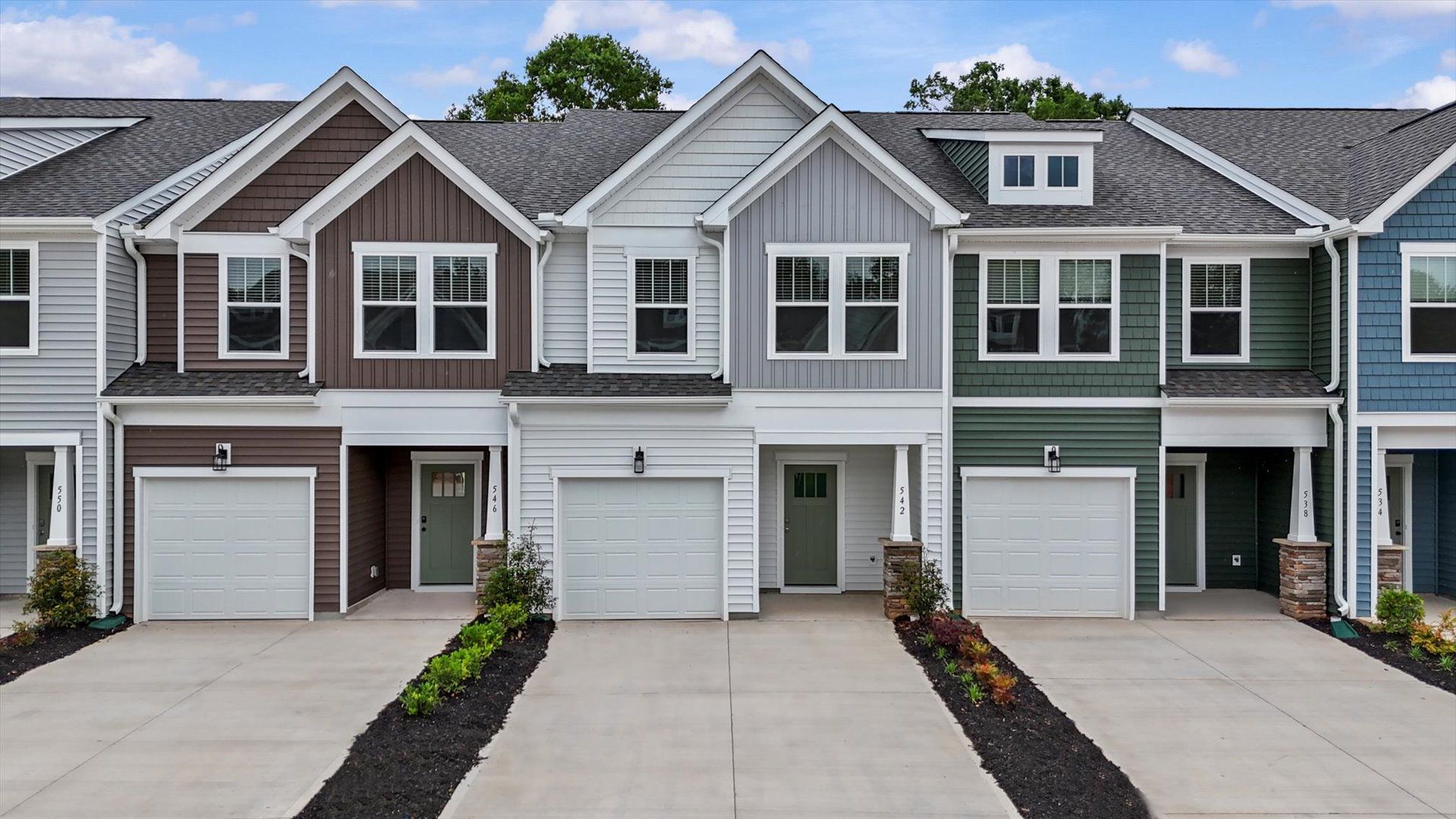 Exterior of two story townhome at Ransdell Pointe by DRB Homes in Spartanburg, SC:White exterior townhome at Ransdell Pointe by DRB Homes in Spartanburg, SC