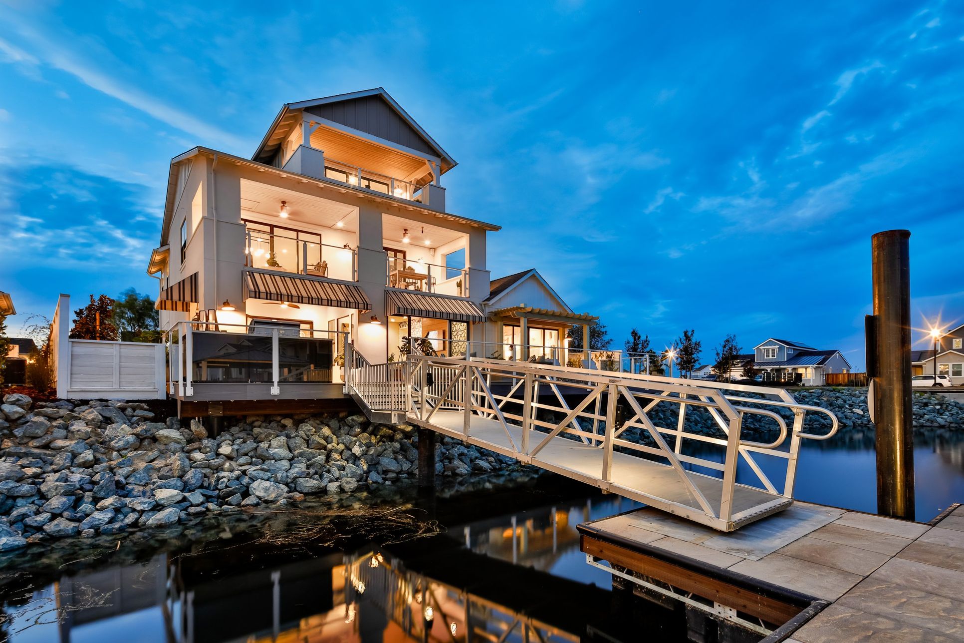 The Starboard - Rear Elevation:Delta Coves