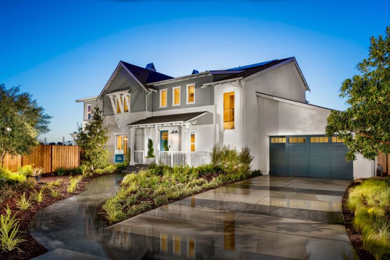 The Lodge :Spectacular Tip Lot Home