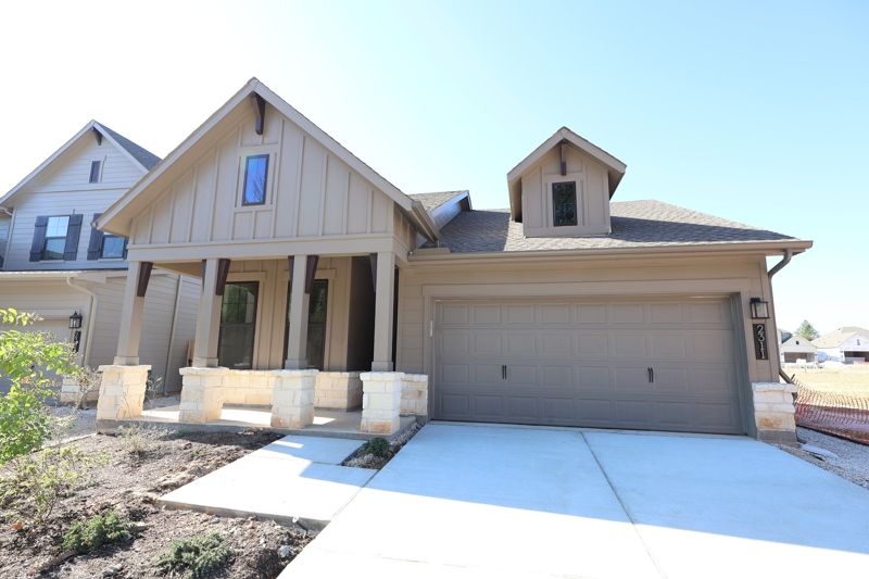 Exterior:Exterior Front