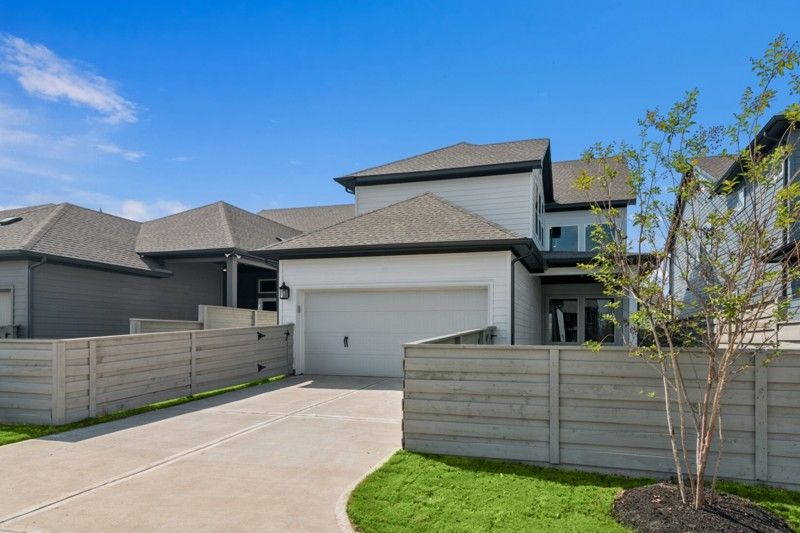 Exterior:Exterior Rear