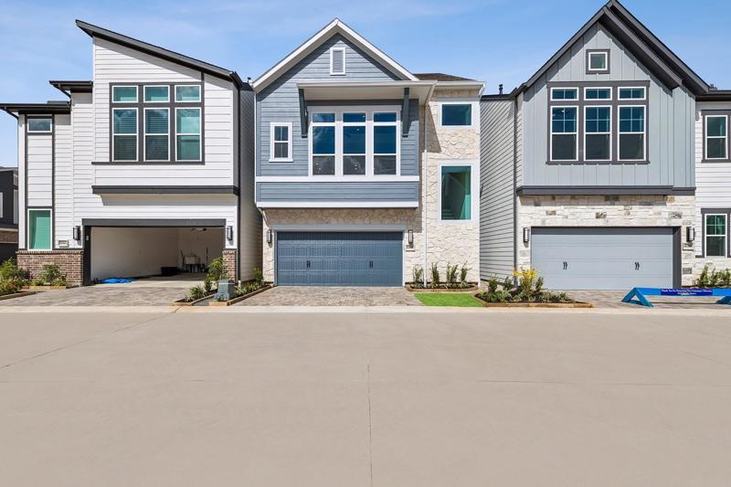 Exterior:Exterior Front