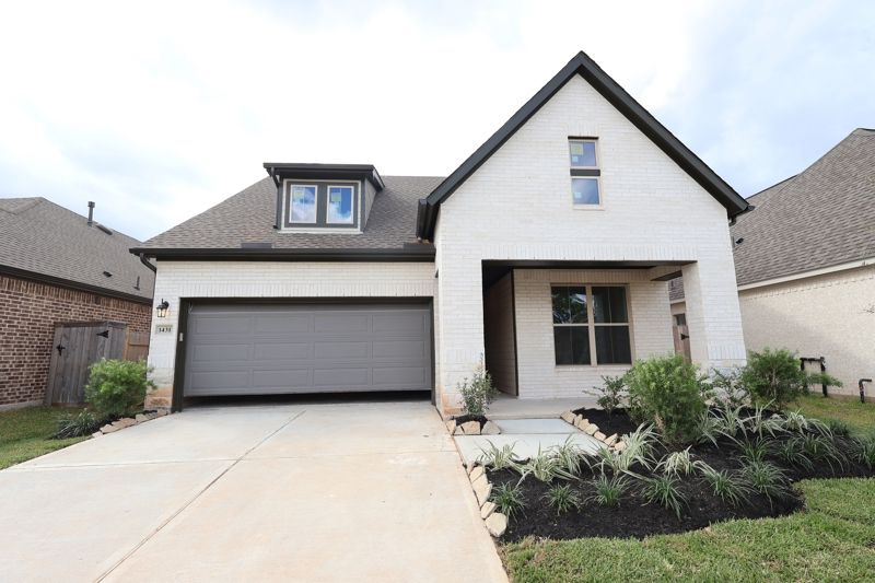 Exterior:Exterior Front