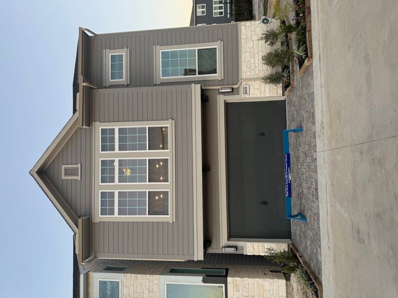 Exterior:Exterior Front