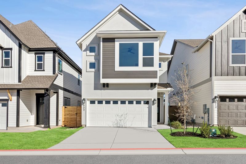 Exterior:Exterior Front