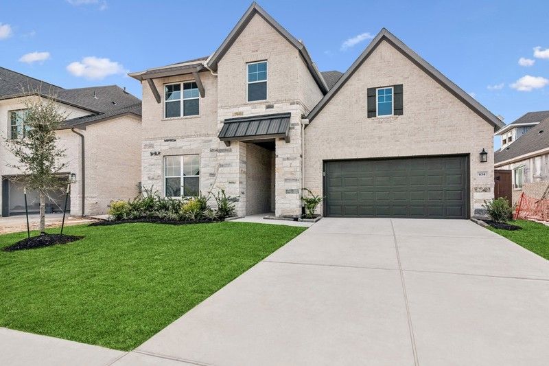 Exterior:Exterior Front