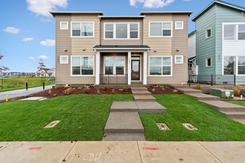 Exterior:Exterior Front