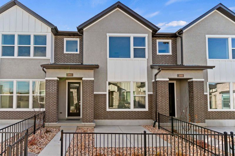 Exterior:Exterior Front