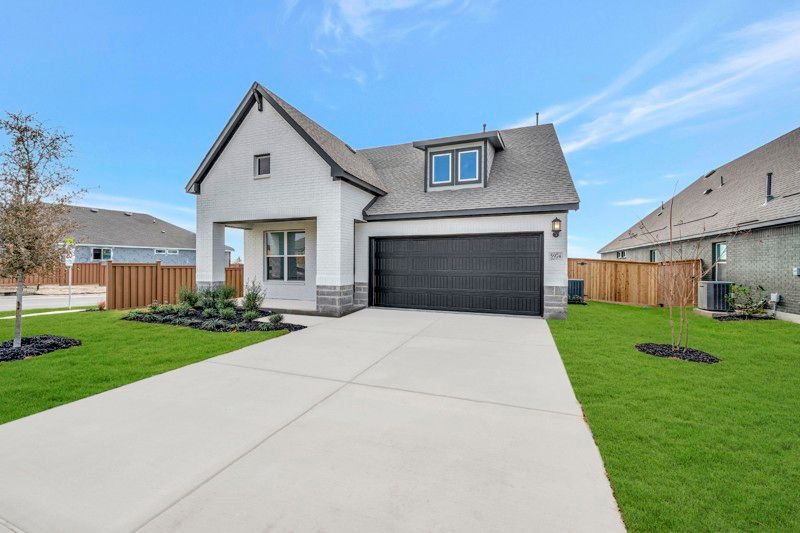 Exterior:Exterior Front