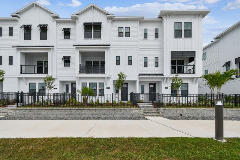 Exterior:Exterior Front