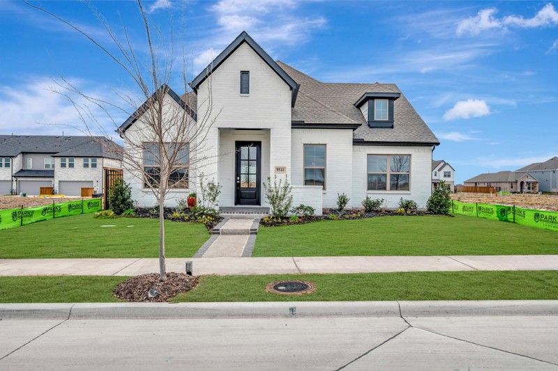 Exterior:Exterior Front