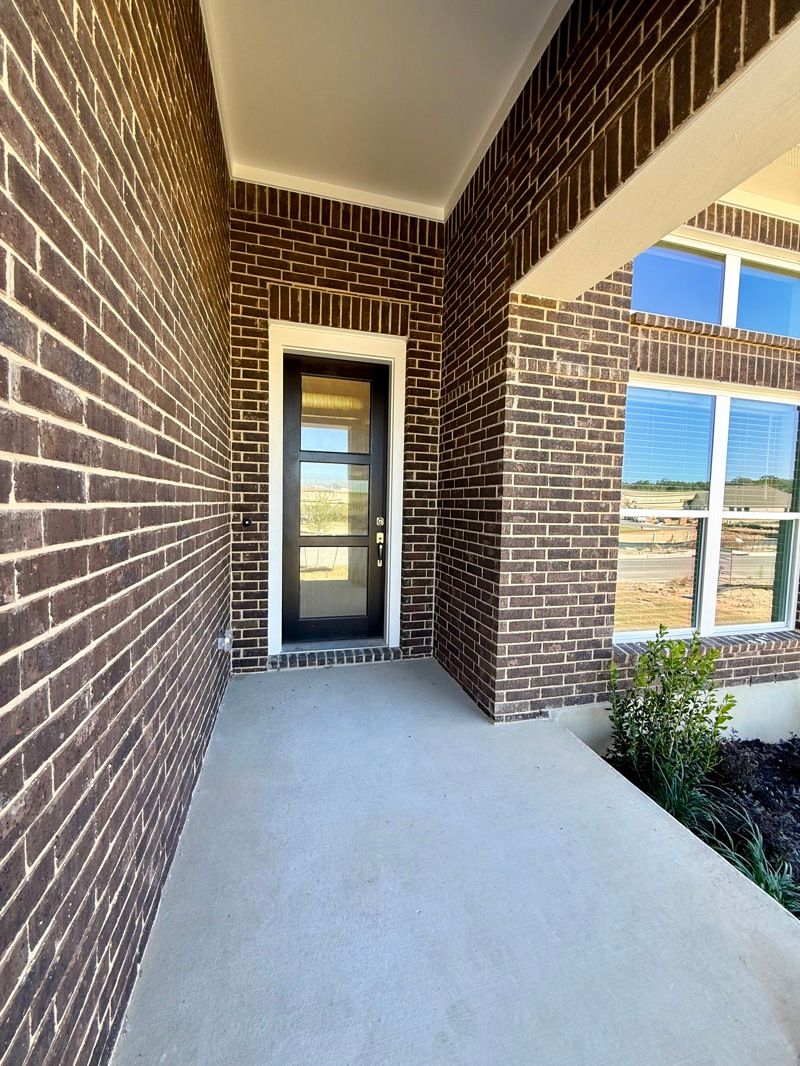 Exterior:Exterior Front