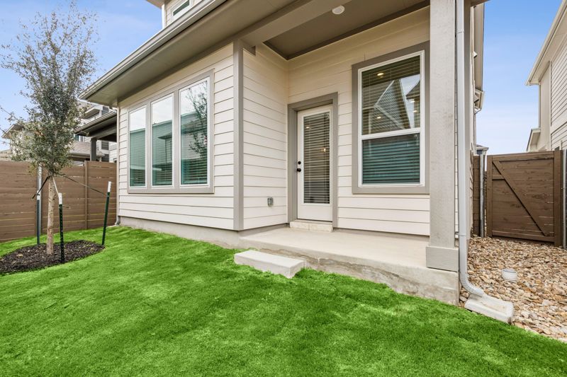 Exterior:Exterior Rear