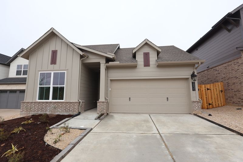 Exterior:Exterior Front