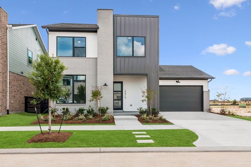 Exterior:Exterior Front