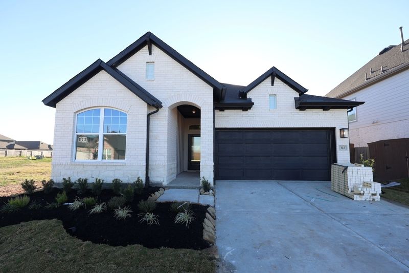 Exterior:Exterior Front