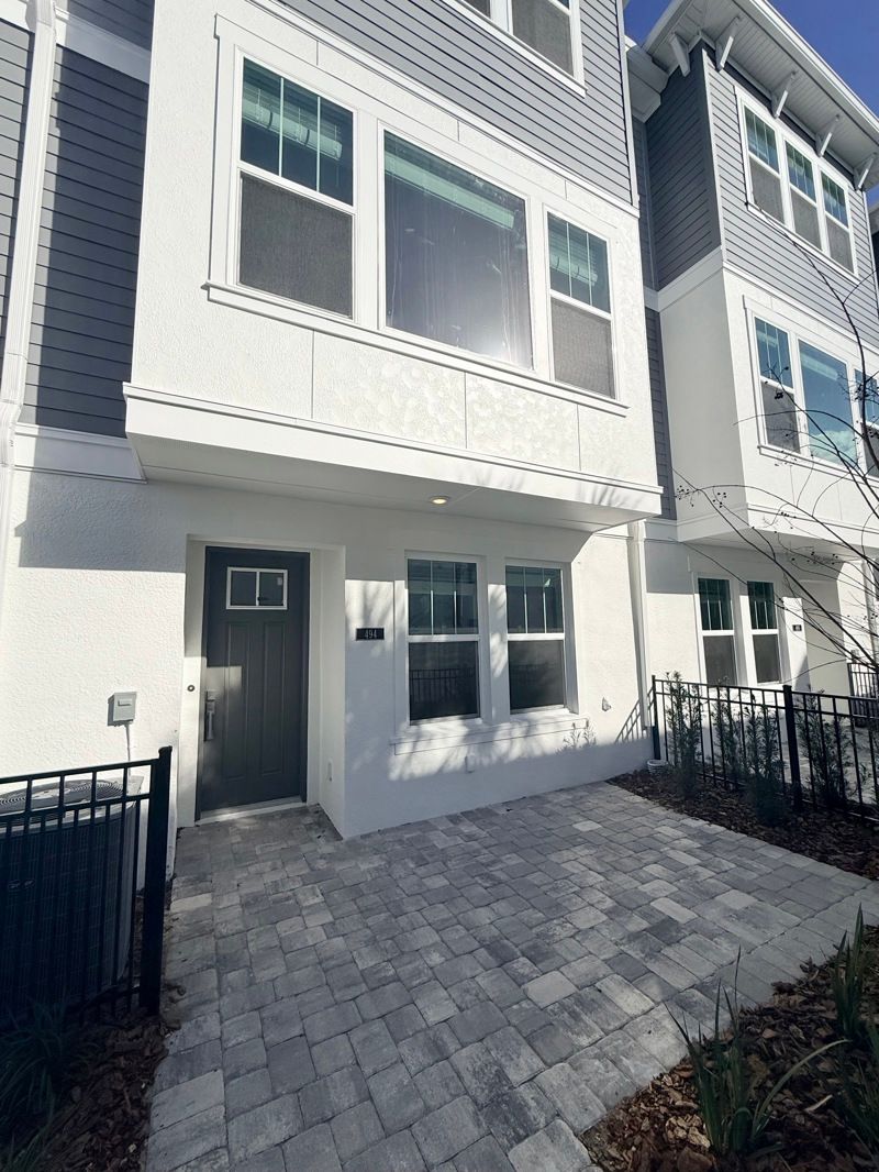 Exterior:Exterior Front