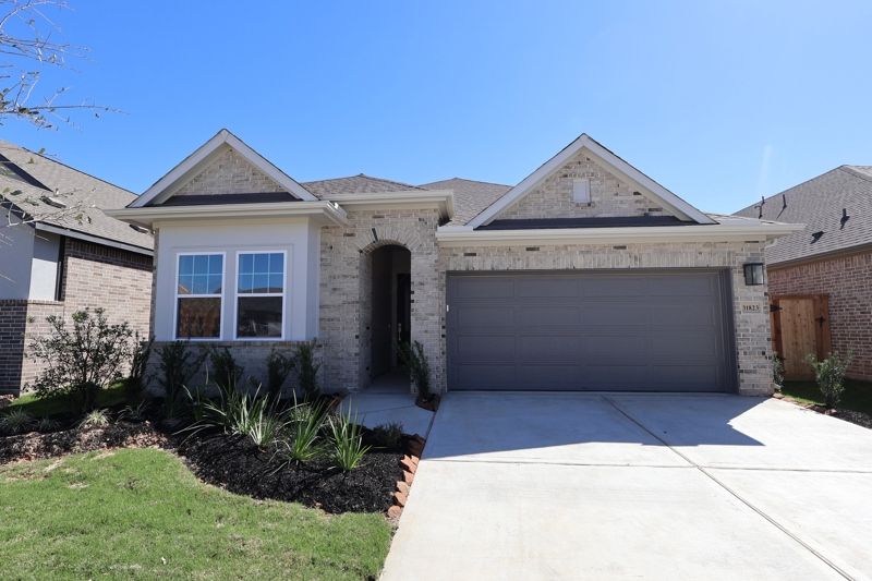 Exterior:Exterior Front