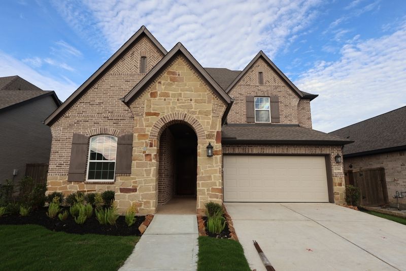 Exterior:Exterior Front