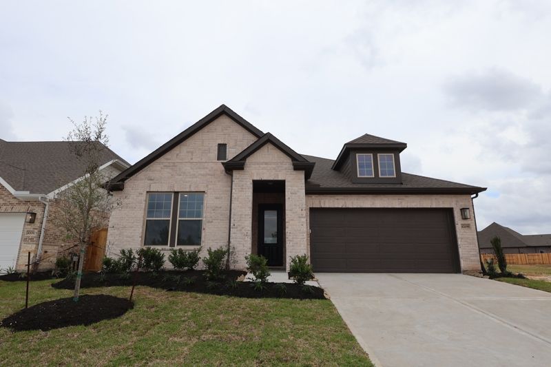 Exterior:Exterior Front