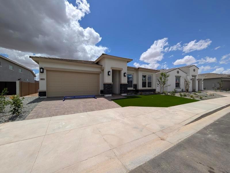 Exterior:Exterior Front