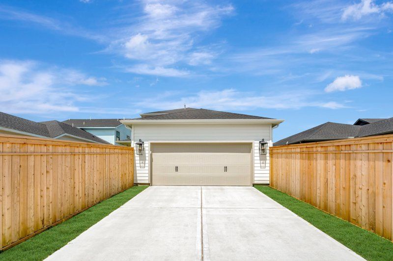 Exterior:Exterior Rear
