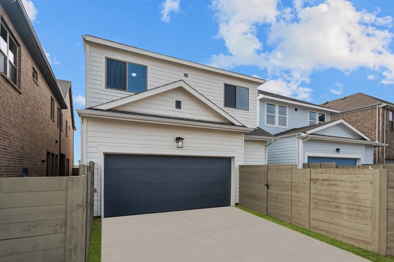 Exterior:Exterior Rear