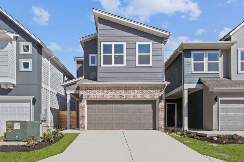 Exterior:Exterior Front