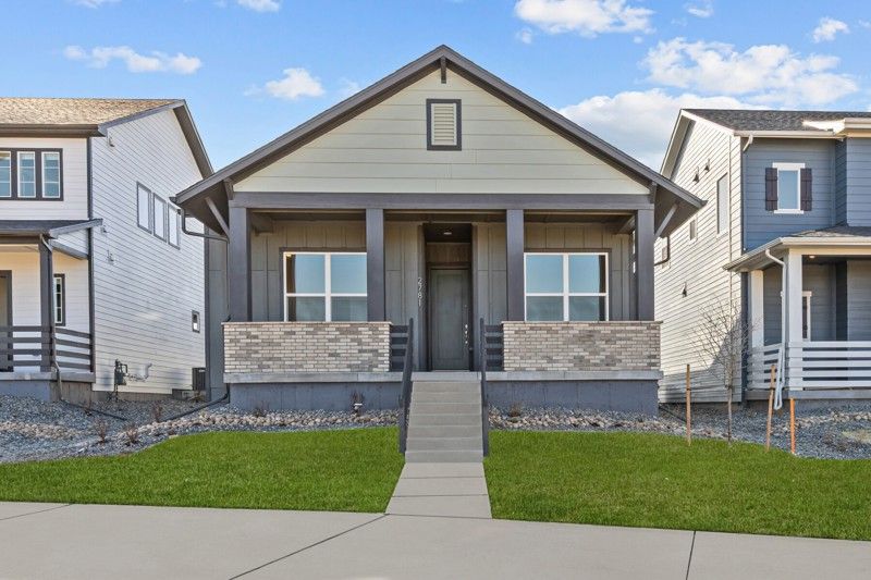 Exterior:Exterior Front