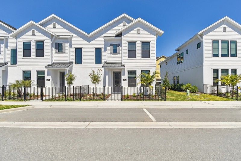 Exterior:Exterior Front