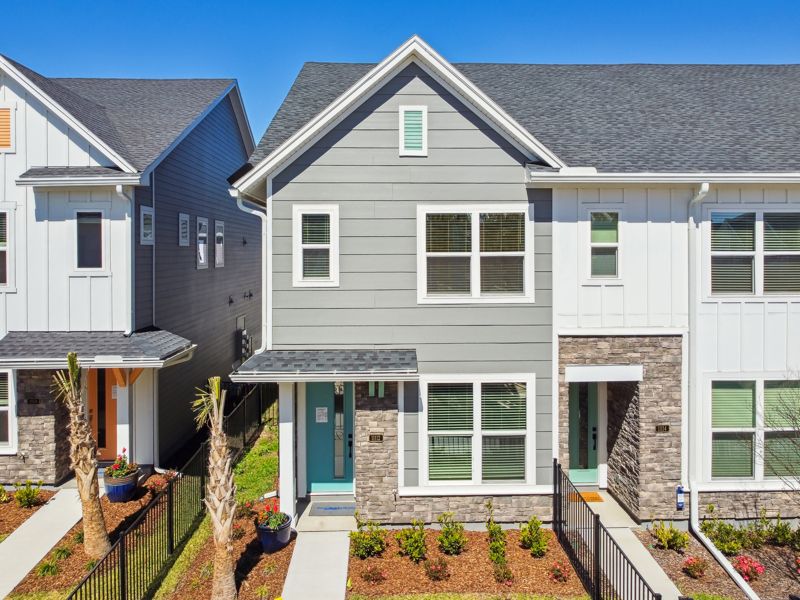 Exterior:Exterior Front