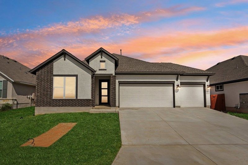 Exterior:The Paseo - J Exterior
