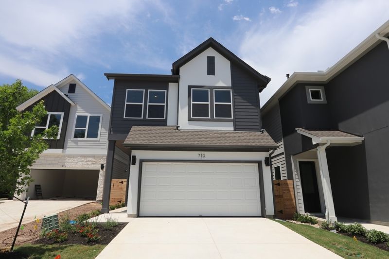 Exterior:Exterior Front