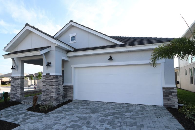 Exterior:Exterior Front