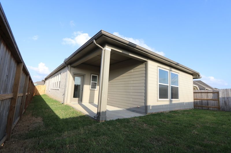 Exterior:Exterior Rear
